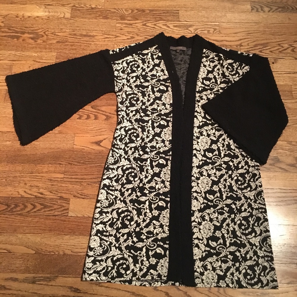 Essential Women’s Cardigan black and white color